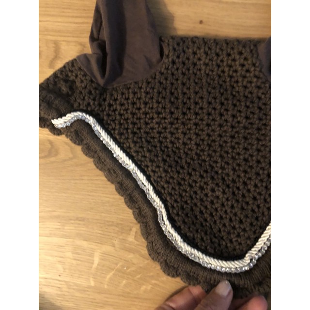 Bonnet equiline