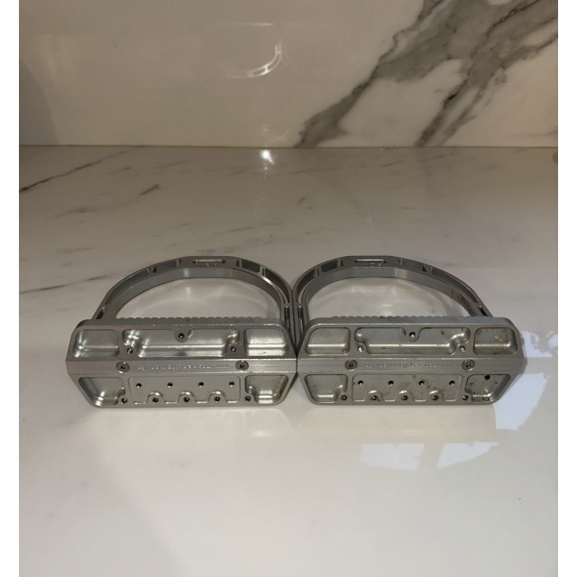 Etrier MOS en aluminium en très bon état.