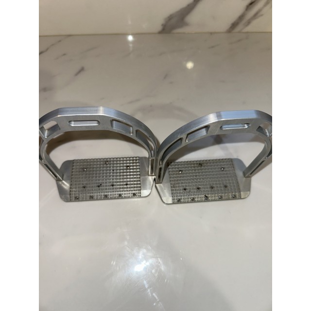 Etrier MOS en aluminium en très bon état.