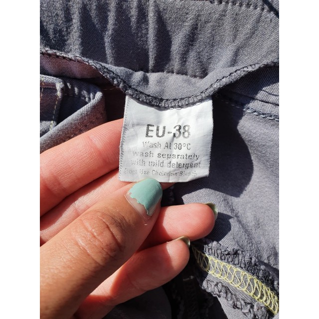 Pantalon Komutekir gris