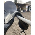 Selle de dressage avec taquet