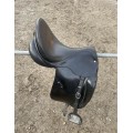 Selle de dressage avec taquet