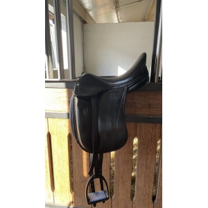 Selle de dressage noire childeric
