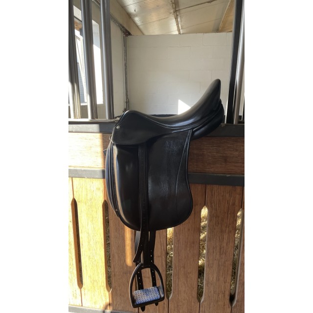 Selle de dressage noire childeric