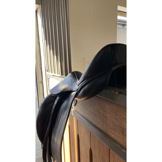 Selle de dressage noire childeric