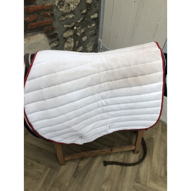 Tapis noir et rouge