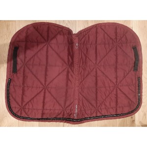 Tapis bordeaux avec strass