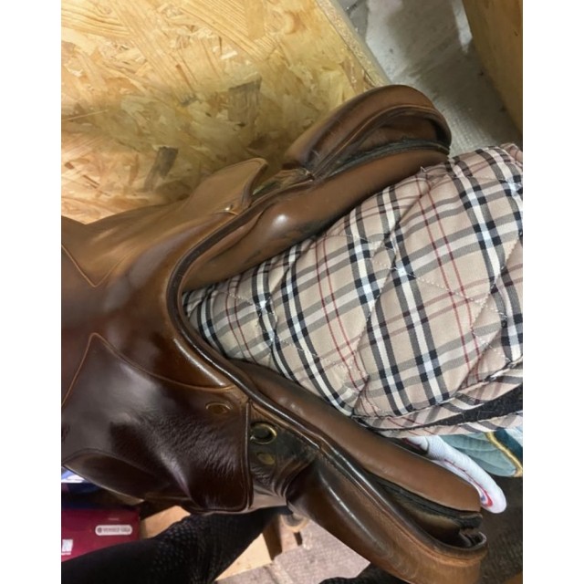 selle équitation cheval Eric Thomas taille 17