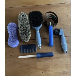 Lot de 7 accessoires de pansage