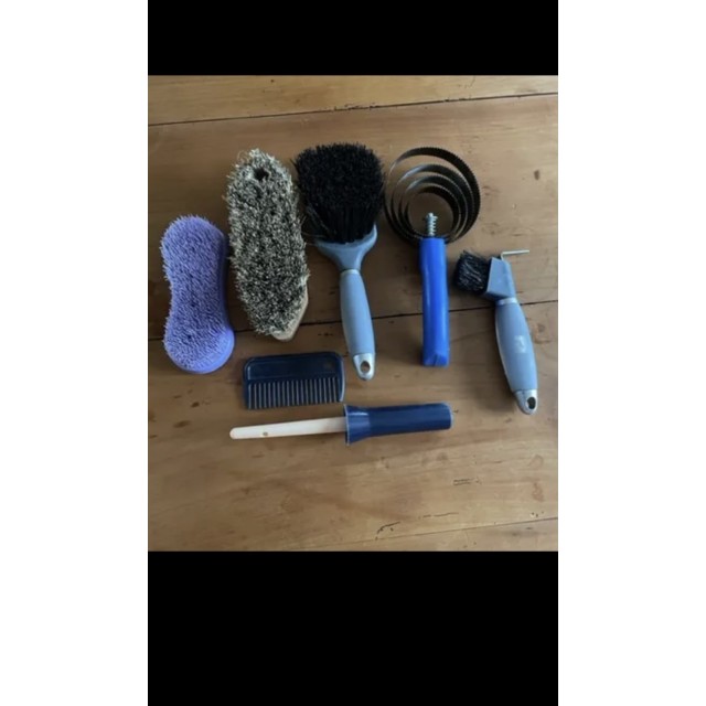 Lot de 7 accessoires de pansage