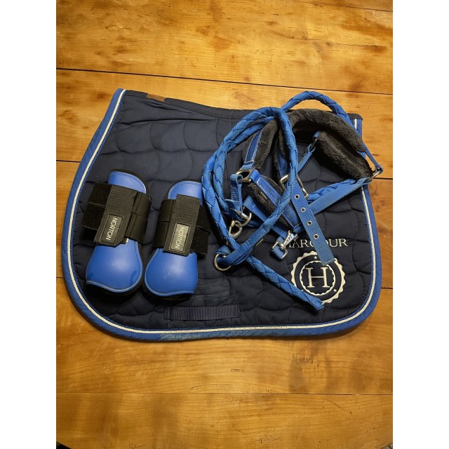 Ensemble tapis, guêtres, licol