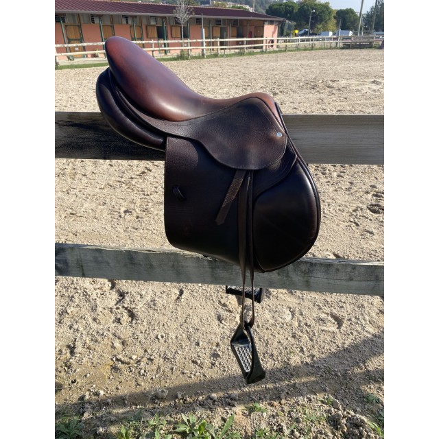 SELLE EN CUIR PLATE MARRON GBS 17,5 P