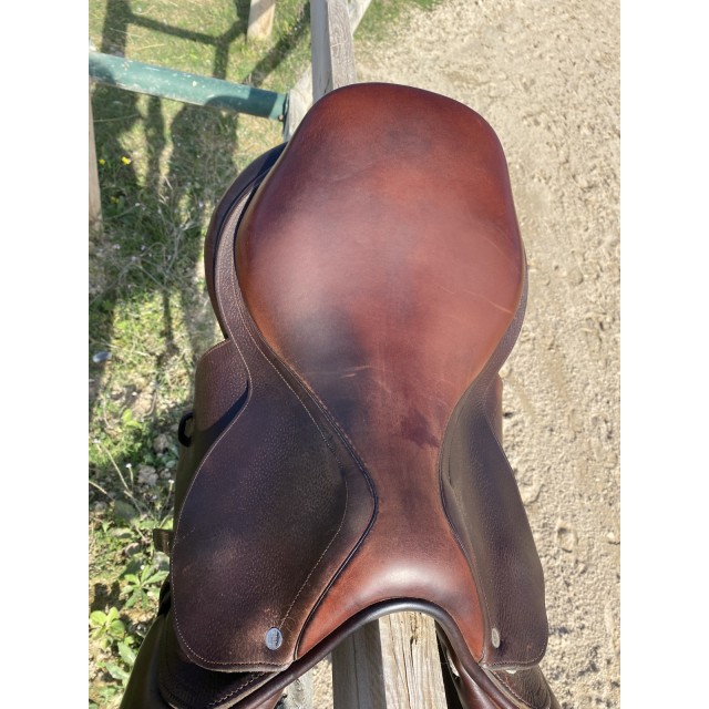 SELLE EN CUIR PLATE MARRON GBS 17,5 P