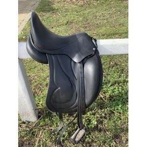 Selle de dressage Antares cadence 16,5’’