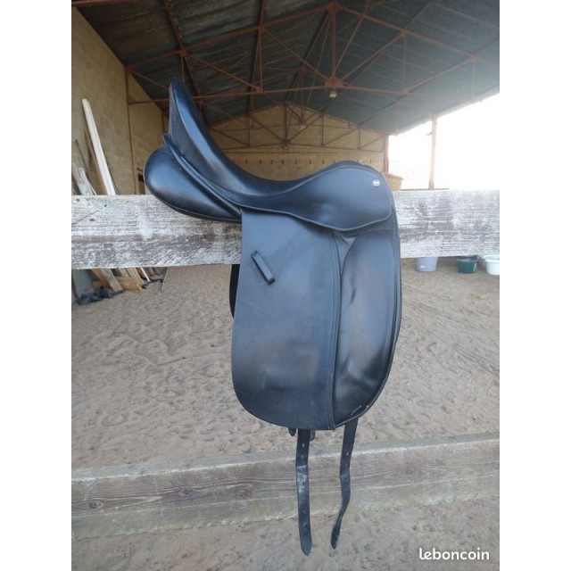 Selle de dressage KM Deluxe