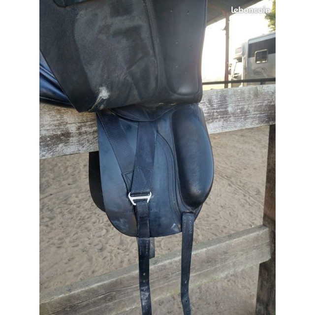 Selle de dressage KM Deluxe