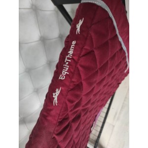 Tapis bordeaux équithème