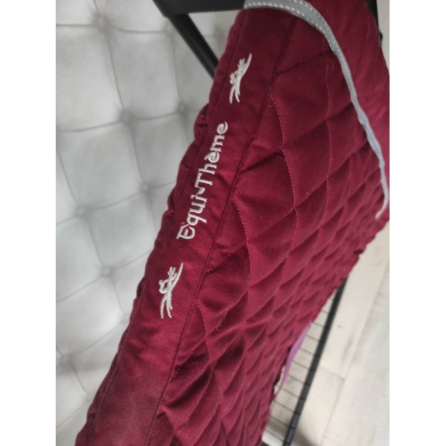 Tapis bordeaux équithème