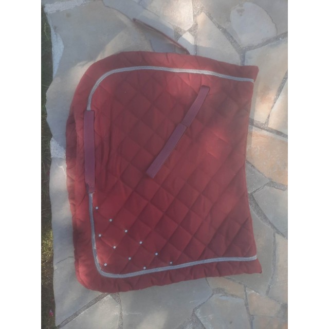 Tapis bordeaux équithème