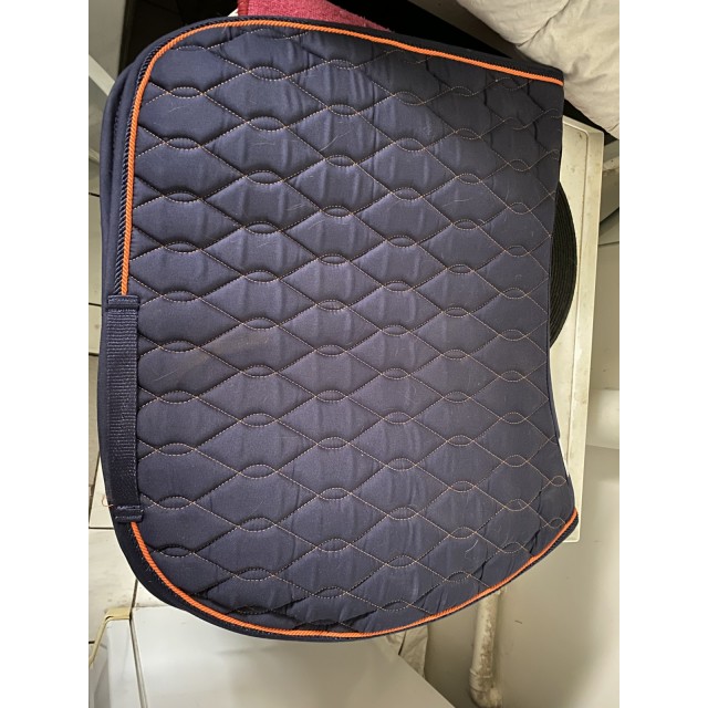 Tapis bleu marine liseré orange equitheme cheval