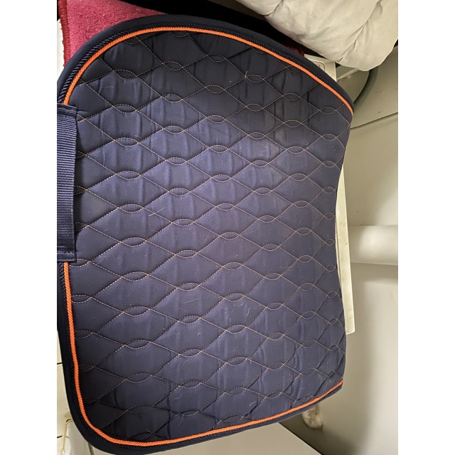 Tapis bleu marine liseré orange equitheme cheval