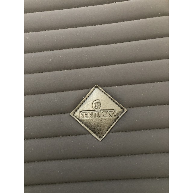 Tapis Kentucky pearls noir coupe dressage