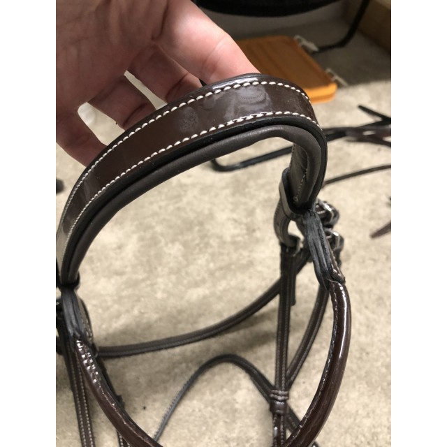 Filet cuir rond verni