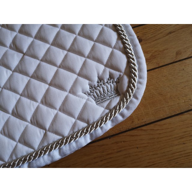 Tapis blanc de concours