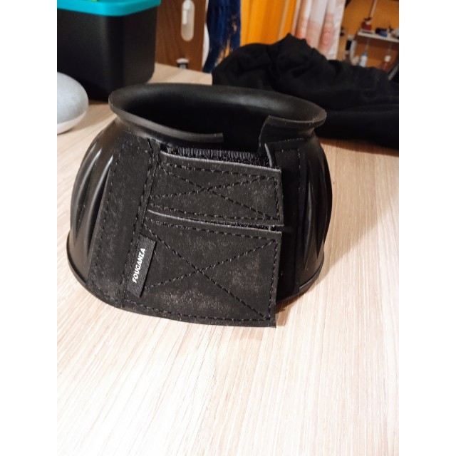 Cloches noire scratch fouganza
