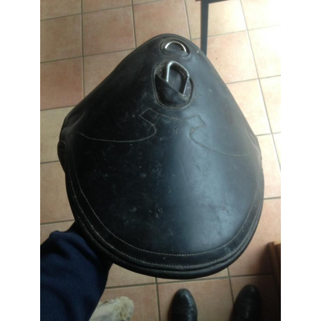 Sangle bavette en cuir noire