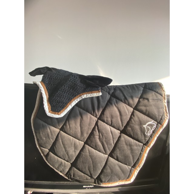 ENSEMBLE TAPIS + BONNET AALISTER