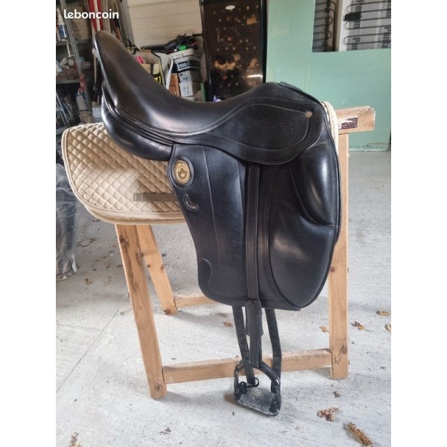 Selle dressage MAUREL Saint Georges 17,5 Très bon état
