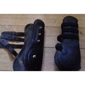 Ensemble guêtres et protèges boulets noirs de marque Jumptec taille cheval en néoprène