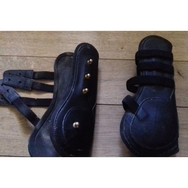 Ensemble guêtres et protèges boulets noirs de marque Jumptec taille cheval en néoprène