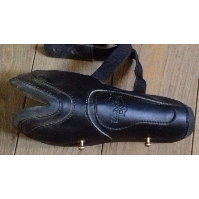 Ensemble guêtres et protèges boulets noirs de marque Jumptec taille cheval en néoprène