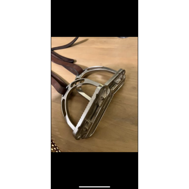 Étriers Jin Stirrups