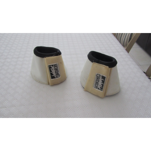une paire de cloches cheval blanches ESKADRON