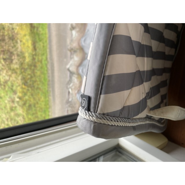 Tapis eskadron rayé