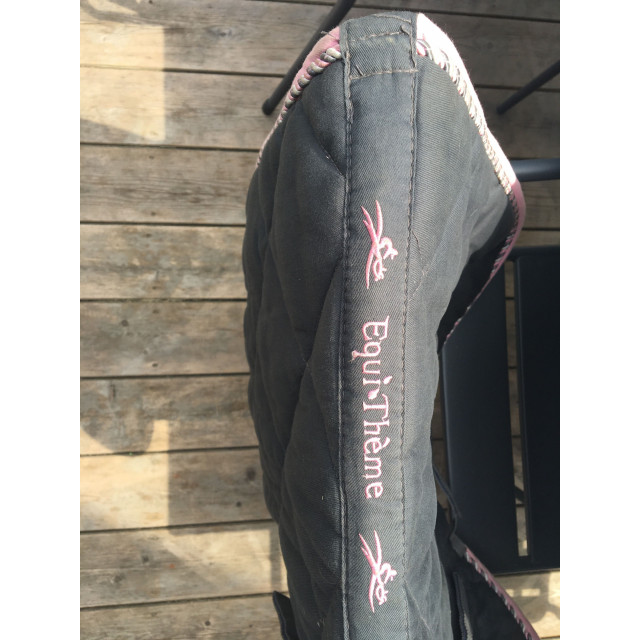 tapis equithème gris et rose