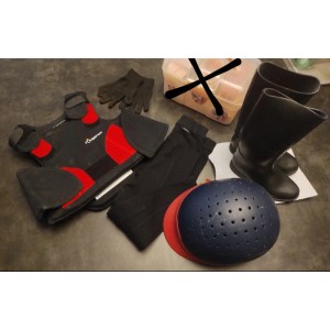 Lot complet équitation enfant (bottes, bombe,gilet,pantalon,gant