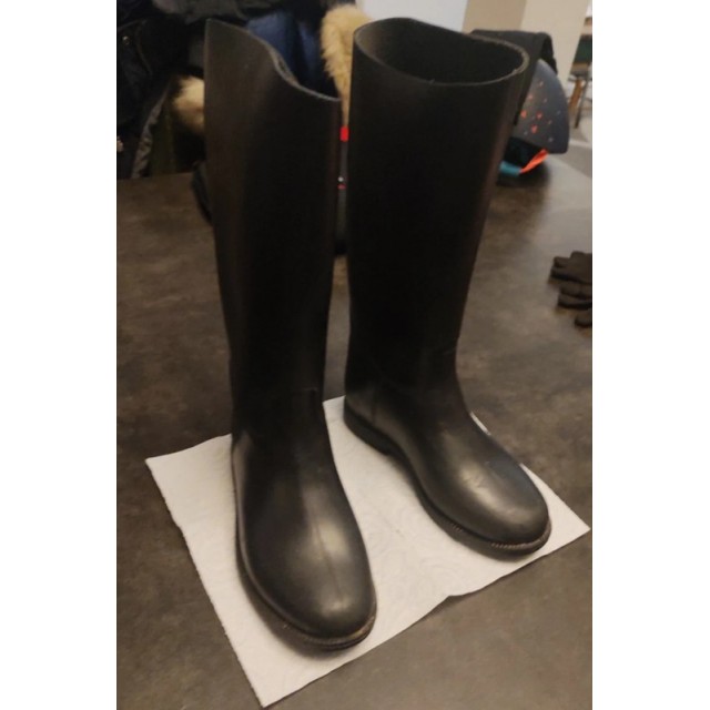 Lot complet équitation enfant (bottes, bombe,gilet,pantalon,gant