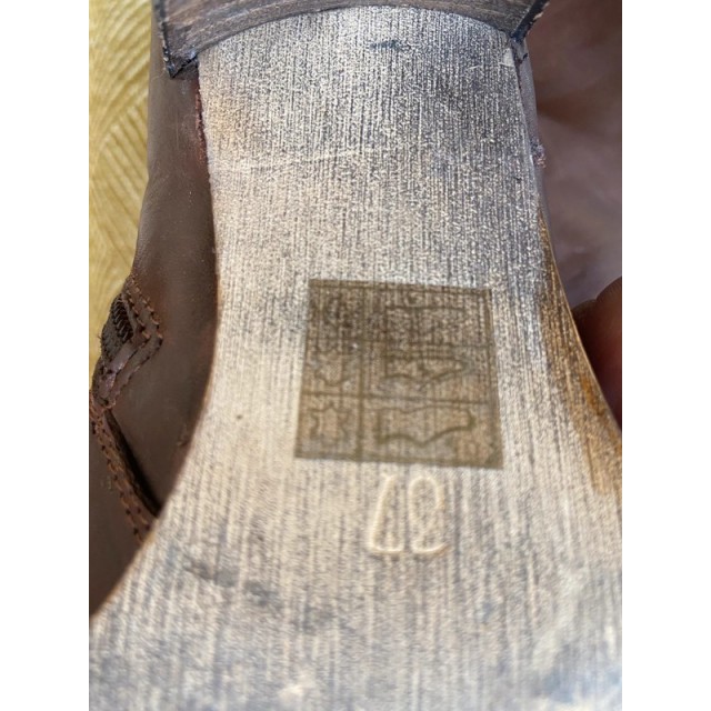 Bottes marron style cavalière ou cowboy