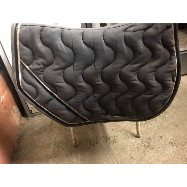 Tapis paddock gris