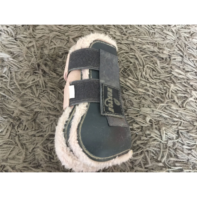 Guêtres grises moumoutées rose