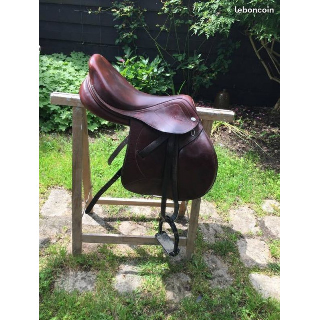 Selle Ikonic 17"5 cuir