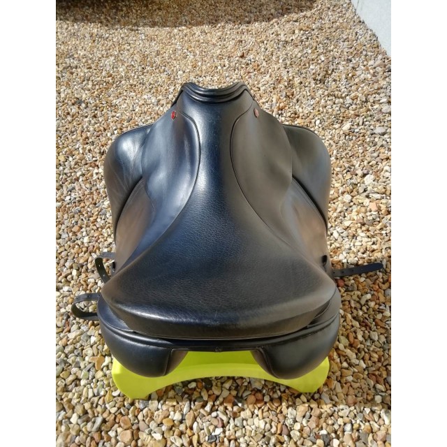 Selle de dressage Albion modèle SLK haut-garrot 17,5'