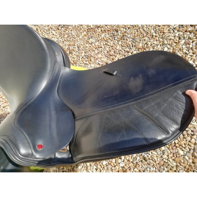 Selle de dressage Albion modèle SLK haut-garrot 17,5'
