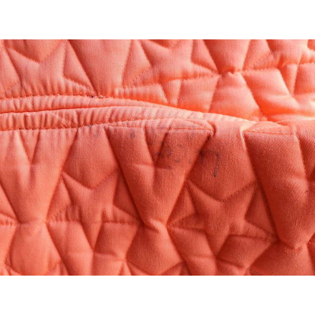 Tapis orenge fluo bord marine foncée