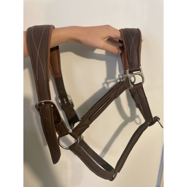 Licol marron en synthétique (effet cuir)