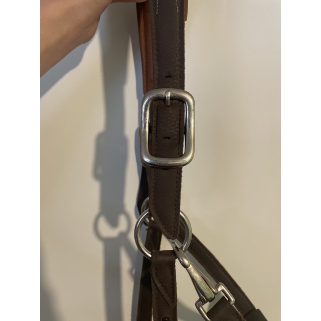 Licol marron en synthétique (effet cuir)